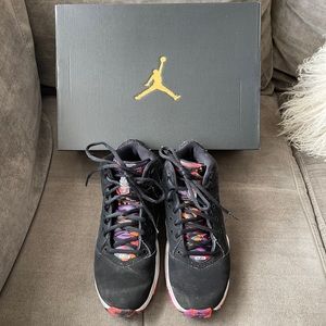 Kids High-Top basketball sneakers (size 5.5)